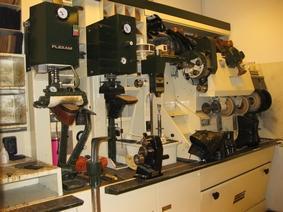 Moderne schoenmakersmachine's bij schoenmaker Broshuis